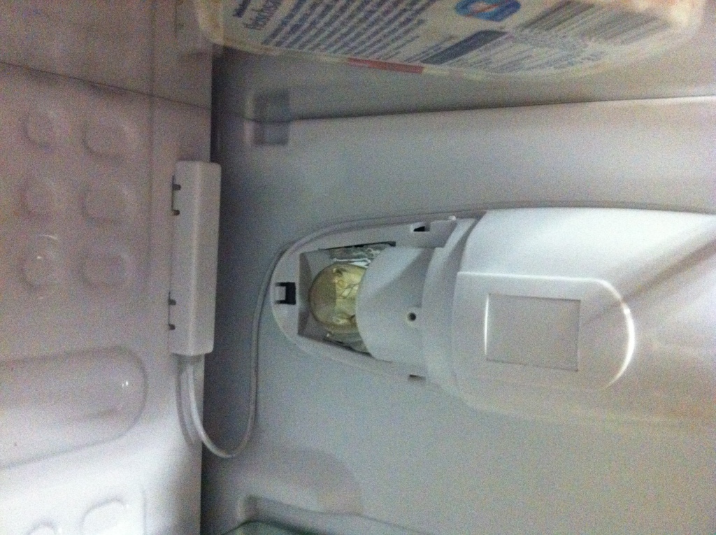 Kühlschrank Lampe wechseln, Gehäuse geht nicht ab? (Computer, Technik,  Technologie)
