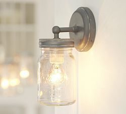 Eine Wandleute mit Lampe im Einweckglas