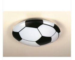 Eine fußballförmige Deckenlampe